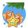 пример раскраски две белочки и елочная игрушка
