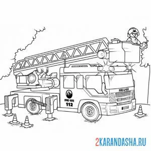 Раскраска пожарный на пожарной машине