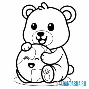 Раскраска мишка держит землю